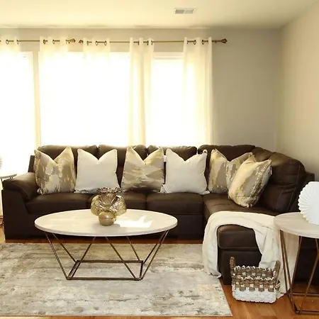 Grace Filled Apartment In Newark